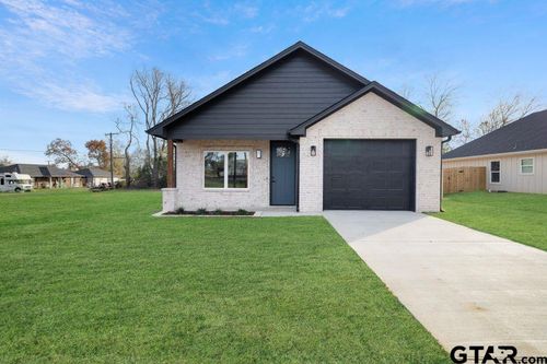 304 W Tarbutton St, Troup, TX, 75789-1019 | Card Image