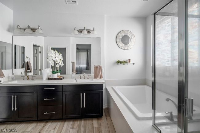 5595 Moore Cove Ave, House other with 3 bedrooms, 3 bathrooms and null parking in Las Vegas NV | Image 17