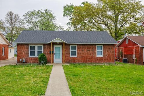 210 S Chestnut St, Saint Elmo, IL, 62458-1120 | Card Image