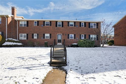 unit-310-70 Carroll Ave, Newport, RI, 02840-6452 | Card Image