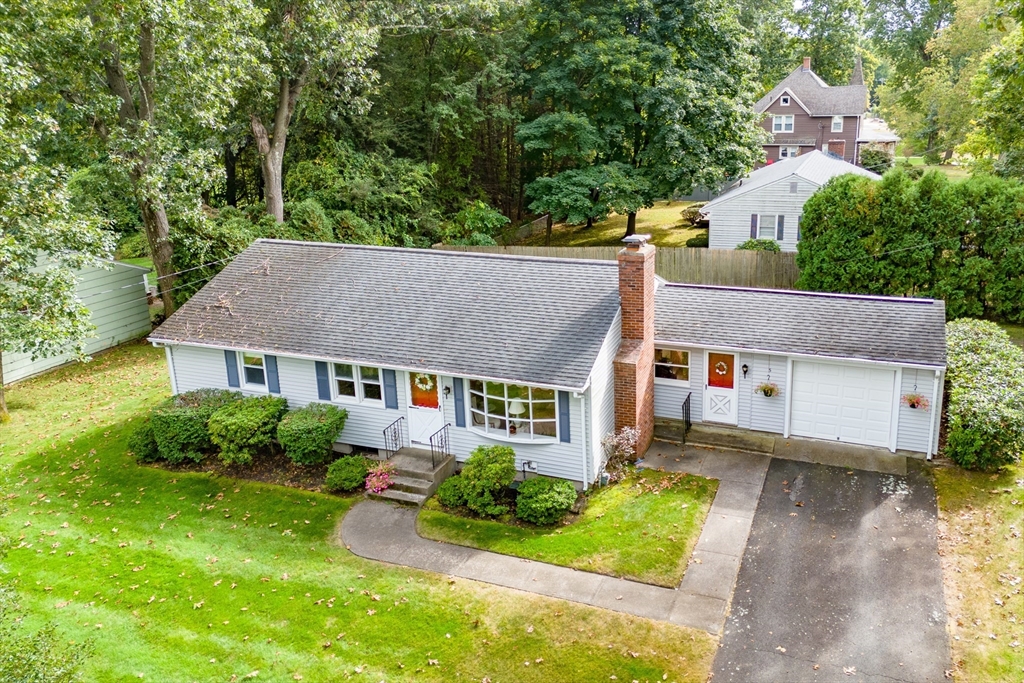 Putting Green Cir, Springfield, MA 01108