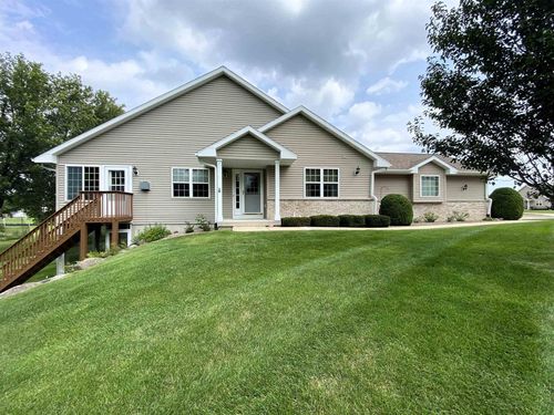 2302-125 Summit Court, Columbus, WI, 53925 | Card Image