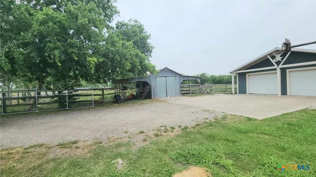 5596 Fm 616, House other with 4 bedrooms, 3 bathrooms and null parking in Vanderbilt TX | Image 8