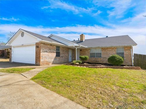 1331 Mockingbird Ln, Ada, OK, 74820-8567 | Card Image