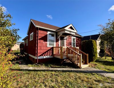 2 beds and one bath on a spacious .15 acre lot with back alley access. | Image 3