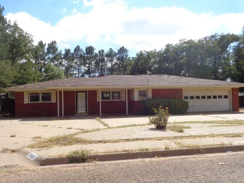 2405 N 3rd St, Tahoka, TX, 79373-5193 | Card Image