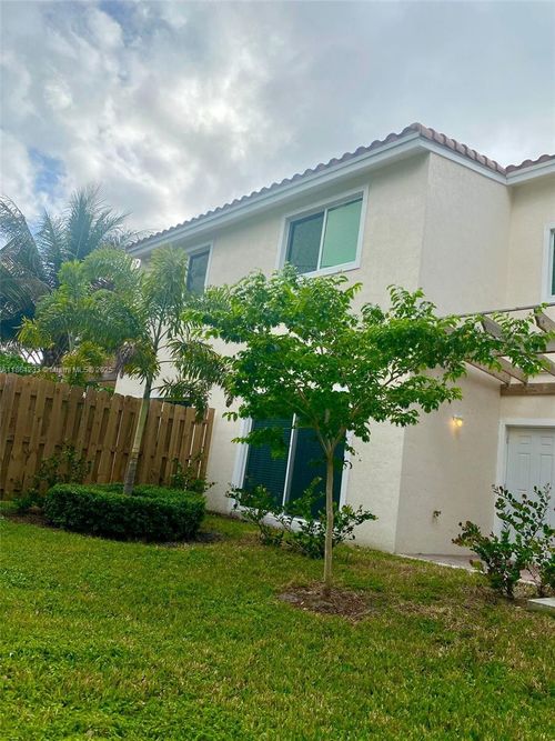 south-2208 Sw 3rd Ave, Fort Lauderdale, FL, 33315-2548 | Card Image