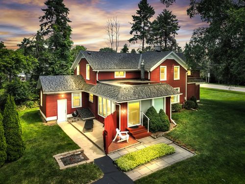 4738 Lighthouse Dr, Wind Point, WI, 53402-2611 | Card Image