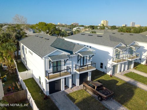 817 7th Ave S, Jacksonville Beach, FL, 32250-4205 | Card Image