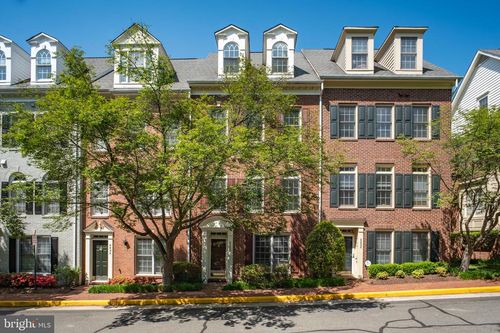 8894 Ashgrove House Ln, VIENNA, VA, 22182-5550 | Card Image