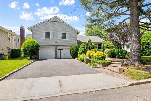 842 Fiske Street, Hempstead, NY, 11598 | Card Image