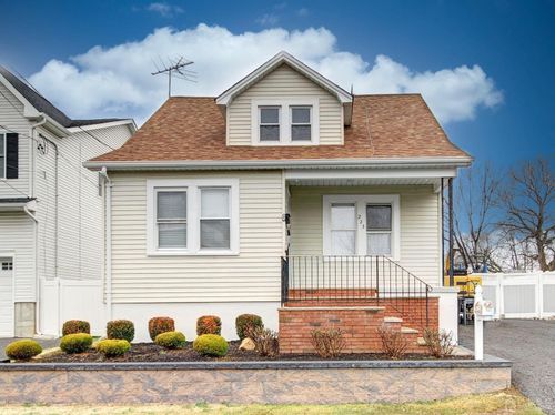 223 Huff Ave, Manville, NJ, 08835-2329 | Card Image