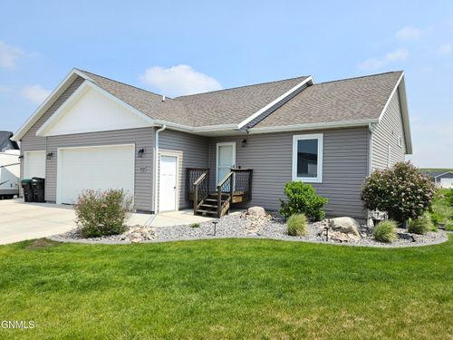 6921 Majestic Pl, Lincoln, ND, 58504-8526 | Card Image