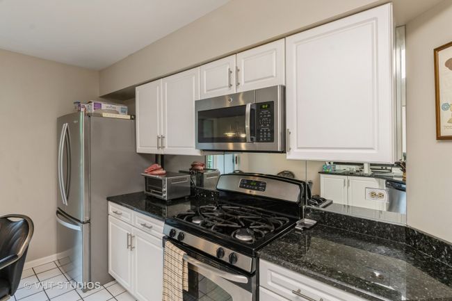 APT-102 - 3100 Lexington Ln, Condo with 2 bedrooms, 3 bathrooms and 2 parking in Glenview IL | Image 4