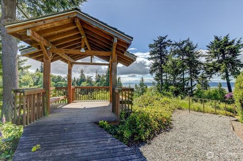a-8106 53rd Ave W, Mukilteo, WA, 98275-2640 | Card Image