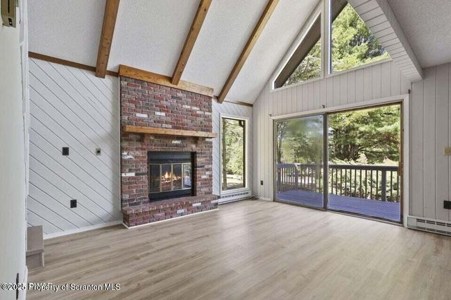 Living Room | Image 8