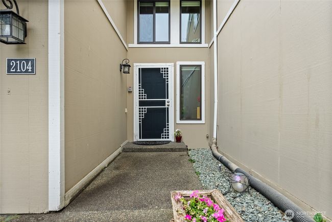 Main floor Entrance on the right side of the garage | Image 6