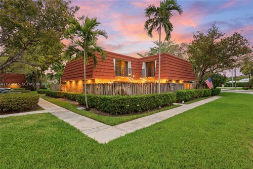 752 Nw 98th Way, Plantation, FL, 33324-4914 | Card Image