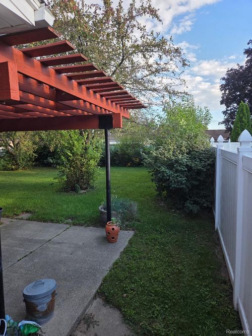 25341 Kinyon St, Taylor, MI, 48180-3203 | Card Image