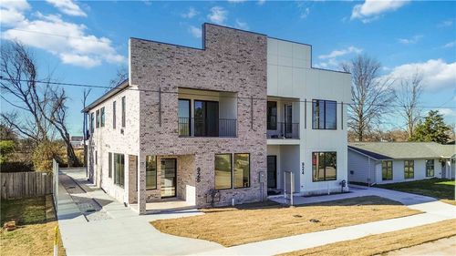 926 Se G St, Bentonville, AR, 72712-6442 | Card Image