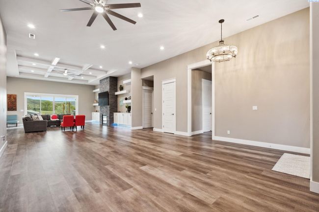 102909 E 1023 Pr Se, Home with 4 bedrooms, 5 bathrooms and null parking in Kennewick WA | Image 9