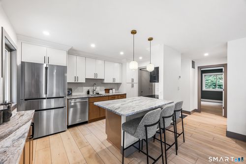 9-9 Carriage Dr, Simsbury, CT, 06070-2166 | Card Image