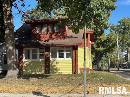 221 E Adams St, Taylorville, IL, 62568-2203 | Card Image