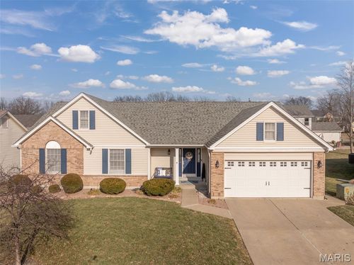 323 Wildberry Ln, Saint Charles, MO, 63304-4533 | Card Image