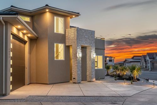 1975 W Cedar Breaks Dr, Hurricane, UT, 84737-4958 | Card Image