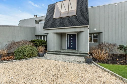 17 Romana Dr, Hampton Bays, NY, 11946-3718 | Card Image