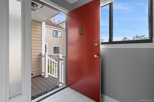 32 Park Dr, Mount Kisco, NY, 10549-1119 | Card Image