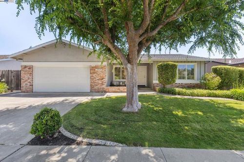 573 Junipero St, Pleasanton, CA, 94566-7621 | Card Image