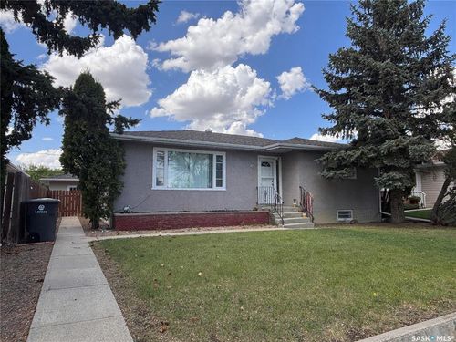 216 4th Avenue W, Kindersley, SK, S0L1S0 | Card Image