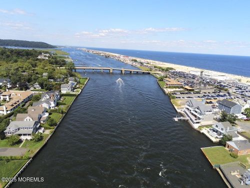 front-housesummer-27 Waterman Ave, Rumson, NJ, 07760-2037 | Card Image