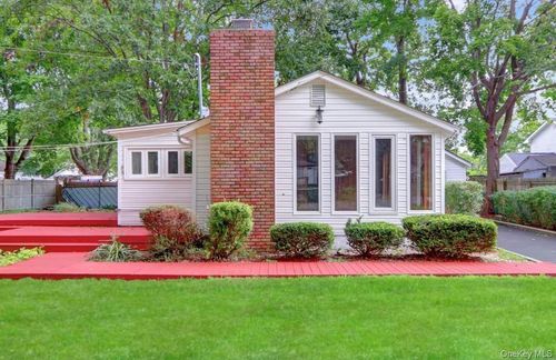 85 Woodland Dr, Mastic Beach, NY, 11951-5112 | Card Image