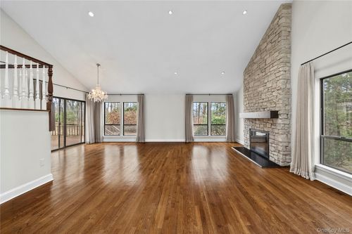 1 Yale Dr, Manhasset, NY, 11030-4000 | Card Image