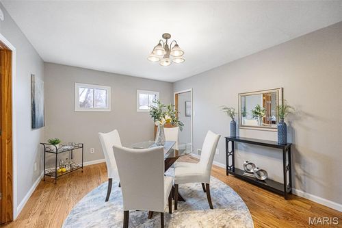 8965 Argyle Ave, Saint Louis, MO, 63114-4819 | Card Image