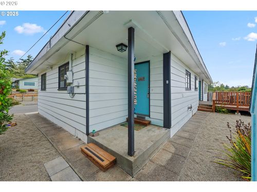 536 S Marple St, Coos Bay, OR, 97420-2744 | Card Image