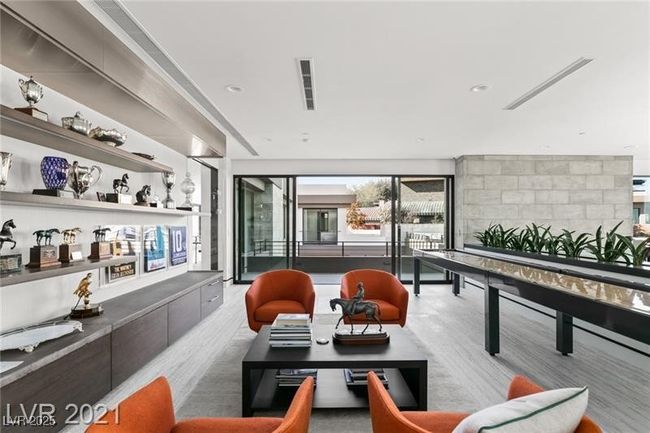 Common area featuring visible vents | Image 10