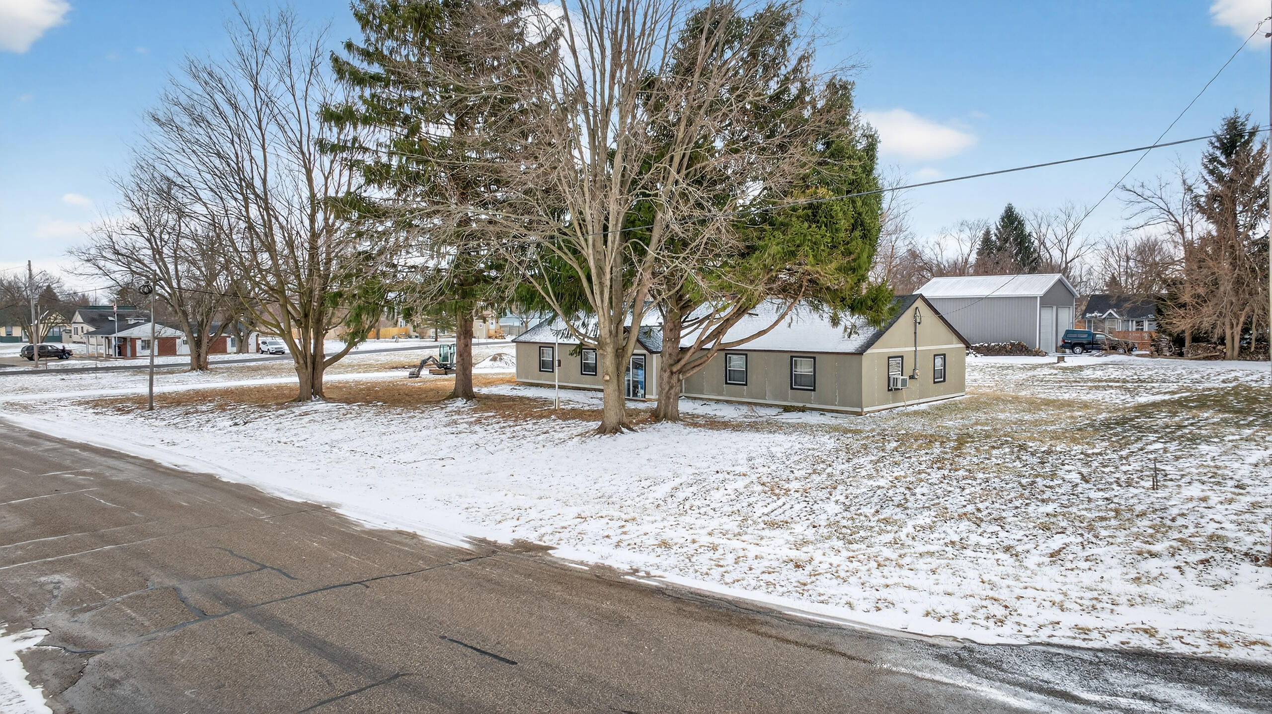 325 Main St, Cement City, MI 49233