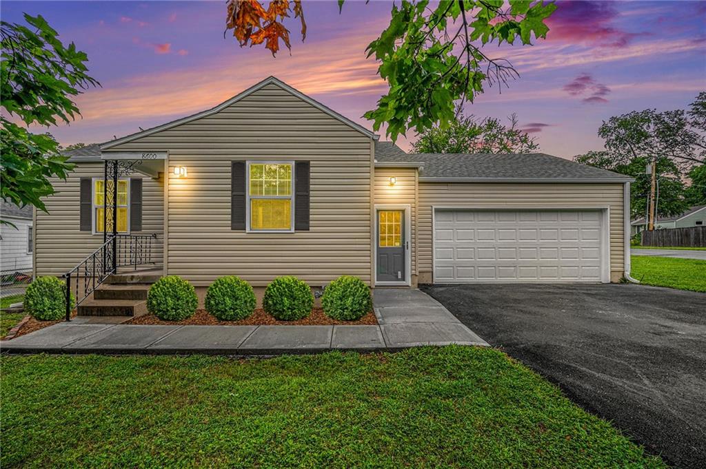 Summit St, Kansas City, MO 64114