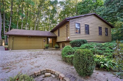 10676 Prouty Rd, Concord Township, OH, 44077-2209 | Card Image