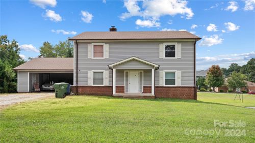 224 28th Ave Place Ne, Hickory, NC, 28601 | Card Image