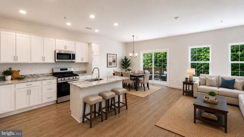 8 Wayne Ct, BLACKWOOD, NJ, 08012-4438 | Card Image