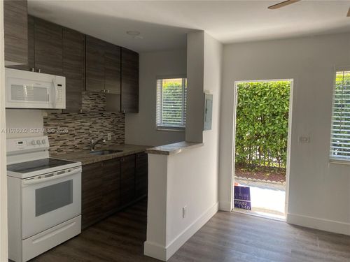 apt-4-479 Sw 3rd St, MIAMI, FL, 33130-1429 | Card Image