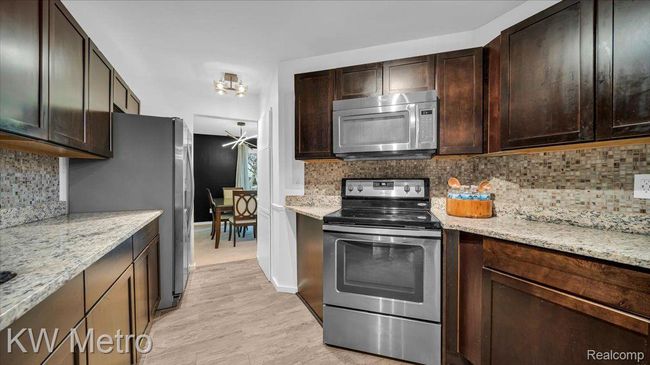 4013 Foxpointe Dr, Condo with 2 bedrooms, 3 bathrooms and null parking in West Bloomfield MI | Image 7