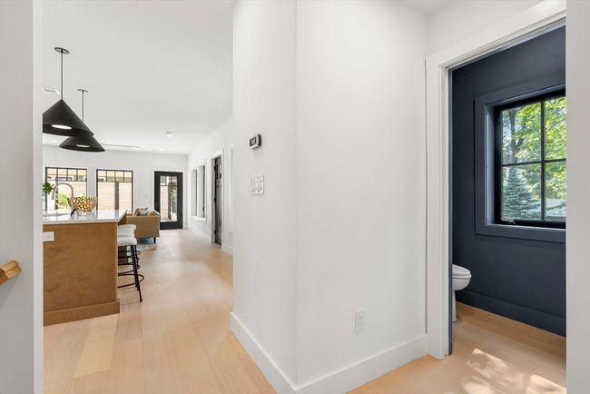 5 - 145 Warren St, Condo with 2 bedrooms, 3 bathrooms and null parking in Newton MA | Image 15