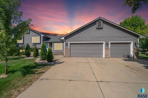 900 E 64th St Street, Sioux Falls, SD, 57108 | Card Image