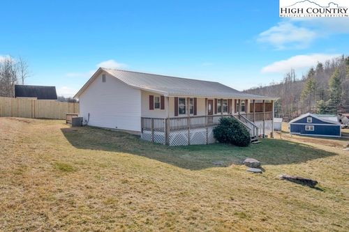 861 Slabtown Rd, Zionville, NC, 28698-9396 | Card Image