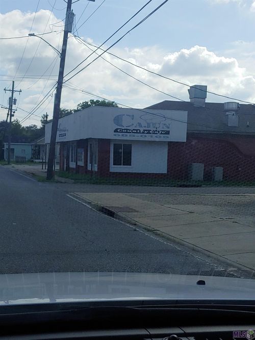 2-58370 Court St, Plaquemine, LA, 70764-2830 | Card Image